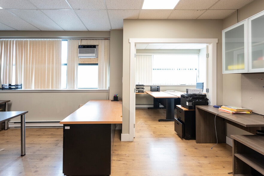 More Photos Of 1083 Kent Ave NE, Vancouver Light Manufacturing For Sale