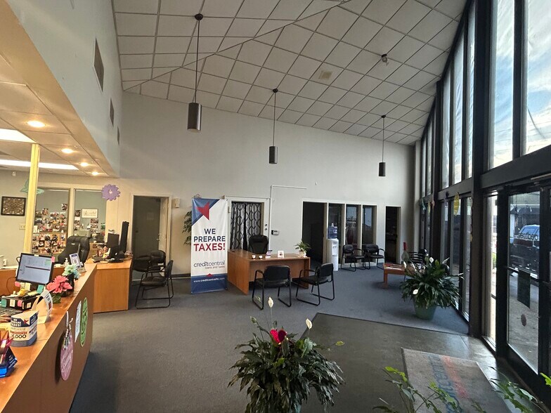 More Photos Of 801 N 22nd Ave, Humboldt Bank For Sale