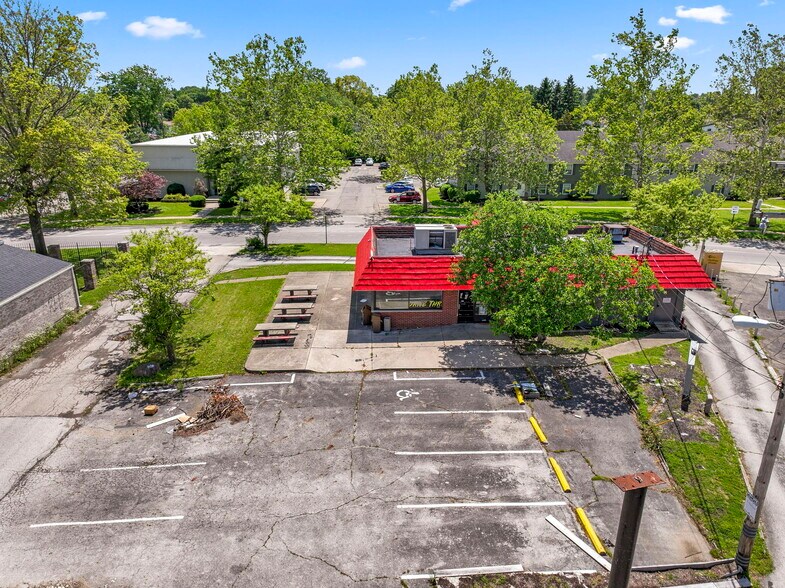 More Photos Of 1900 Tamarack Cir S, Columbus Fast Food For Lease