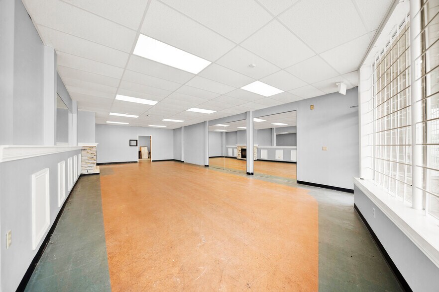 More Photos Of 2518 Clearbrook Rd, Abbotsford Apartments For Lease