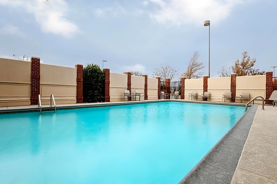 More Photos Of 3201 W Memorial Rd, Oklahoma City Hotel For Sale