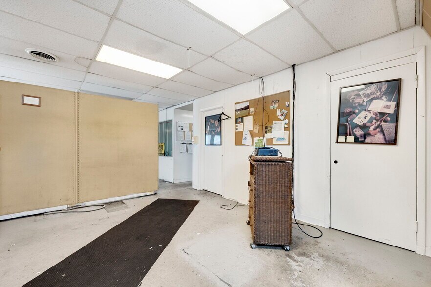 More Photos Of 310 Argonne Rd, Warsaw Warehouse For Sale