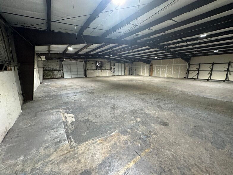 More Photos Of 6525 Midway Rd, Haltom City Warehouse For Lease