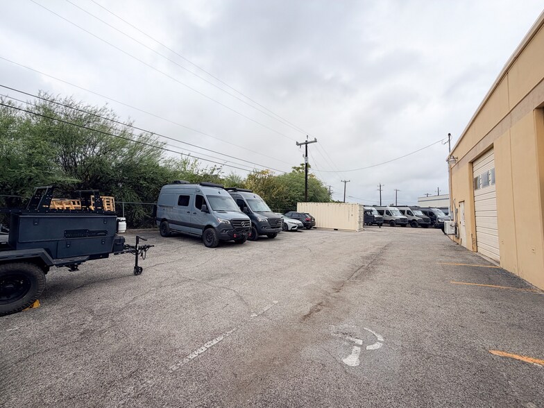 More Photos Of 16135 College Oak Dr, San Antonio Research And Development For Sale