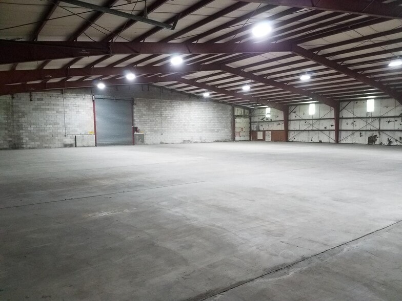 More Photos Of 700 S 16th St, Manhattan Industrial For Lease