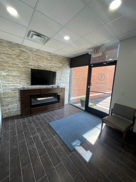 More Photos Of 2012-2040 Monroe St, Dearborn Medical For Lease