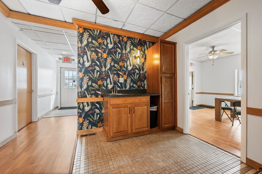 More Photos Of 28916 Euclid Ave, Wickliffe Office For Sale