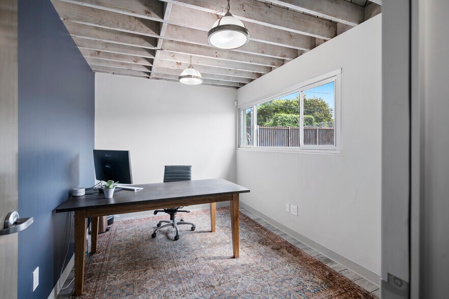 More Photos Of 5723 Melrose Ave, Los Angeles Office For Lease