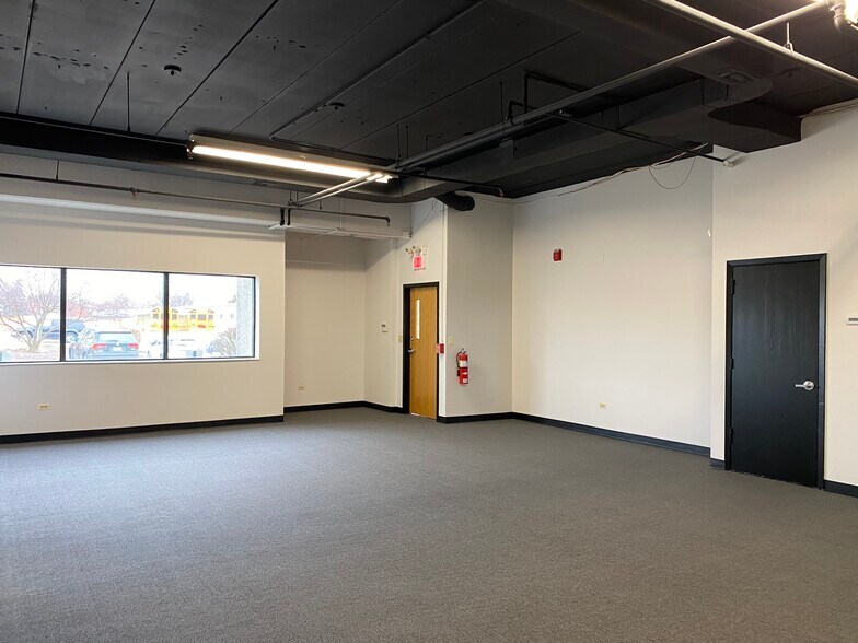 More Photos Of 612-622 W 5th Ave, Naperville Office For Lease