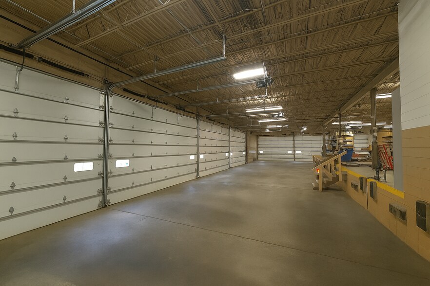 More Photos Of 900 Kraft Dr SE, Melrose Light Distribution For Lease