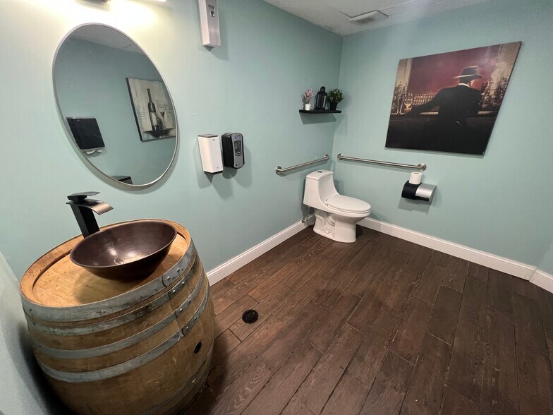 More Photos Of 10804 Wilkshire Blvd, Bolivar Office For Sale