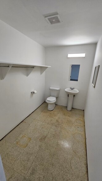 More Photos Of 7000 E 58th Ave, Commerce City Warehouse For Lease