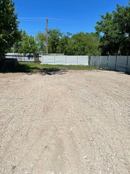 More Photos Of 9505 S Central Expy, Dallas Warehouse For Sale