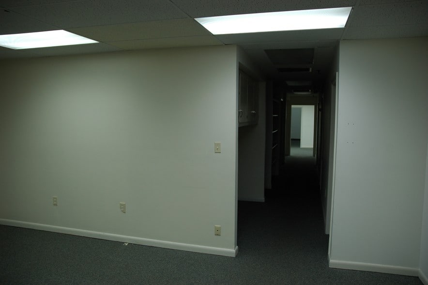 More Photos Of 201-207 N Boone St, Johnson City Office Residential For Lease