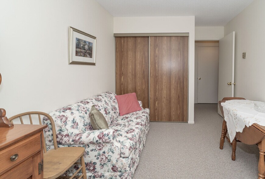More Photos Of 4 Robert St, Arnprior Apartments For Sale