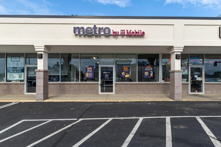 More Photos Of 407-411 Cabot St, Beverly Unknown For Lease