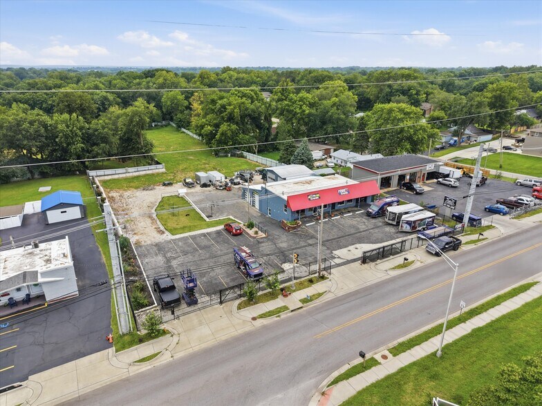 More Photos Of 7511 Leavenworth Rd, Kansas City Auto Repair For Sale