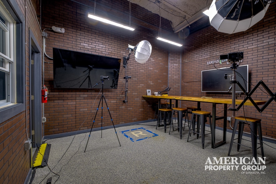 More Photos Of 520 Colonia Ln E, Nokomis Showroom For Sale