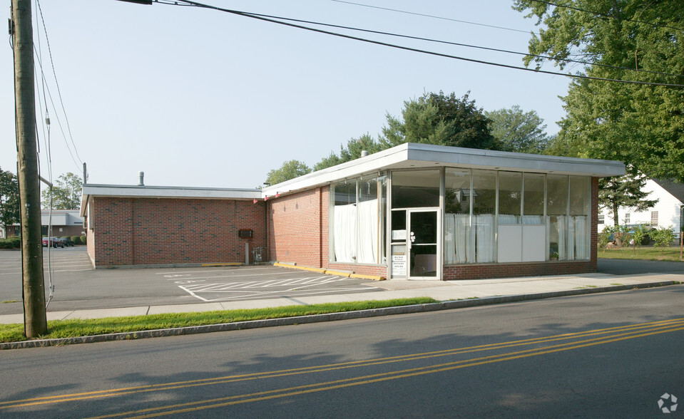 Primary Photo Of 96 Alden Ave, Enfield Freestanding For Lease