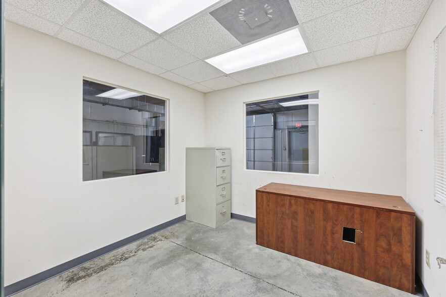 More Photos Of 3743 Old Flowery Branch Rd, Oakwood Warehouse For Lease