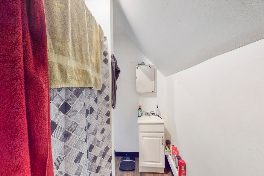 More Photos Of 420 Broadway Ave, McKees Rocks Apartments For Sale