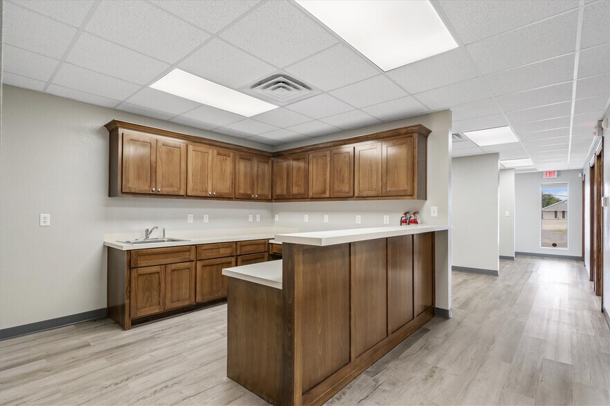 More Photos Of 2415 W Main St, Gun Barrel City Medical For Lease