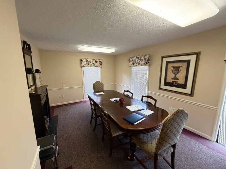 More Photos Of 855 Sunset Dr, Athens Office For Sale