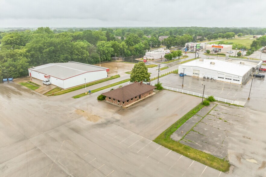 More Photos Of 1-14 W Reynolds St, Pontiac General Retail For Sale