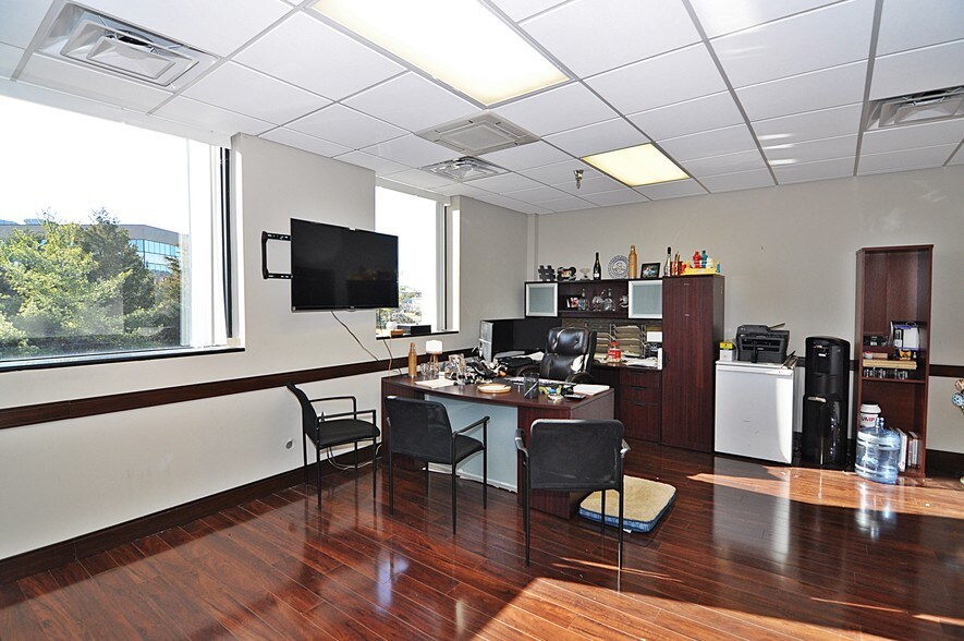 More Photos Of 14325 Willard Rd, Chantilly Office For Lease