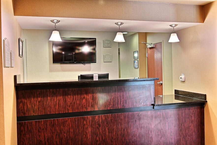 More Photos Of 2304 Sahlstrom Dr, Crookston Hotel For Sale