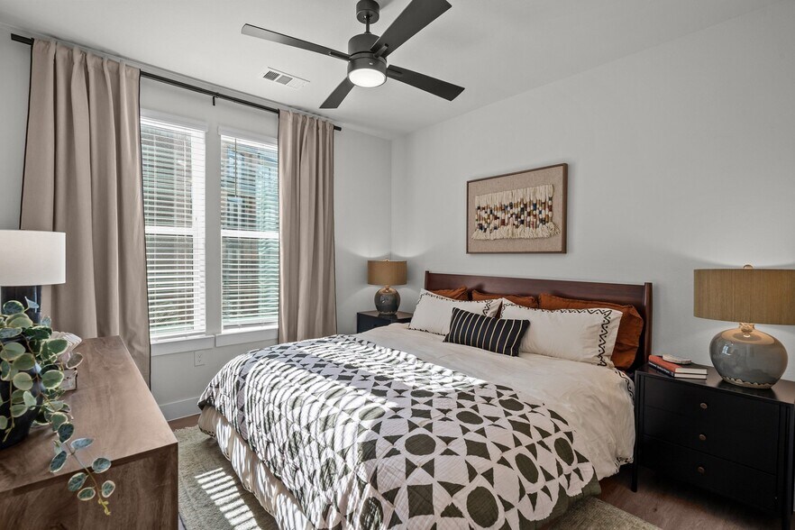 More Photos Of 760 Airport Blvd, Austin Apartments For Lease
