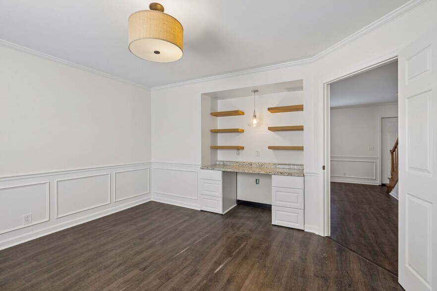 More Photos Of 109 Holiday Ct, Franklin Office For Sale