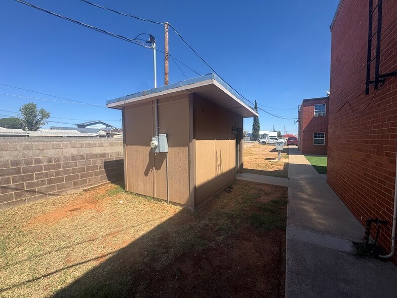 More Photos Of 900 W 8th St, Odessa Apartments For Sale