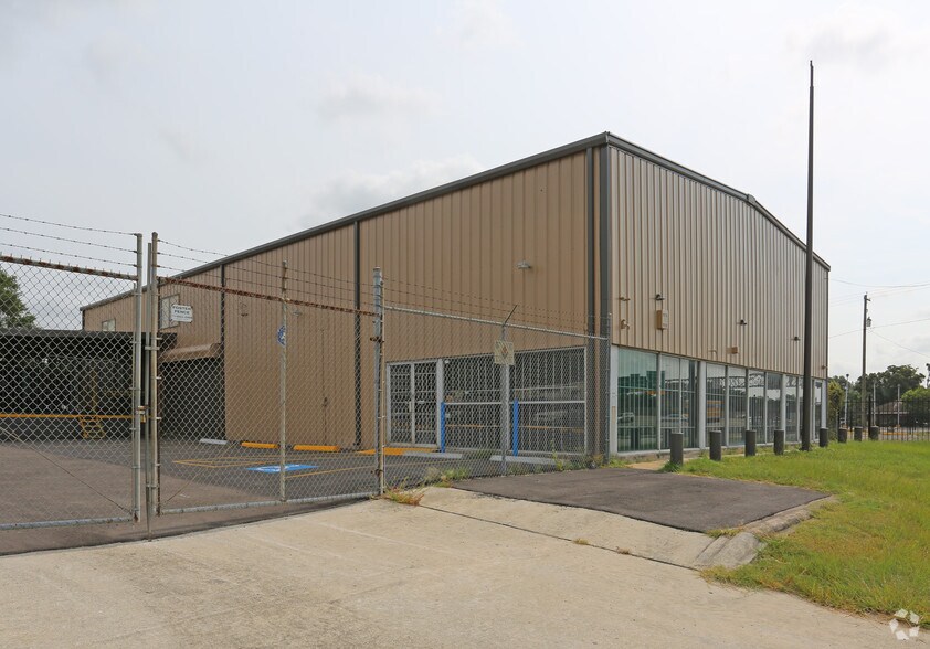 More Photos Of 409 North Loop E, Houston Flex For Sale