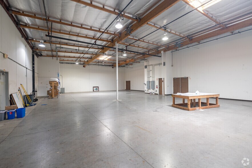 More Photos Of 351 Candelaria, Oxnard Warehouse For Sale
