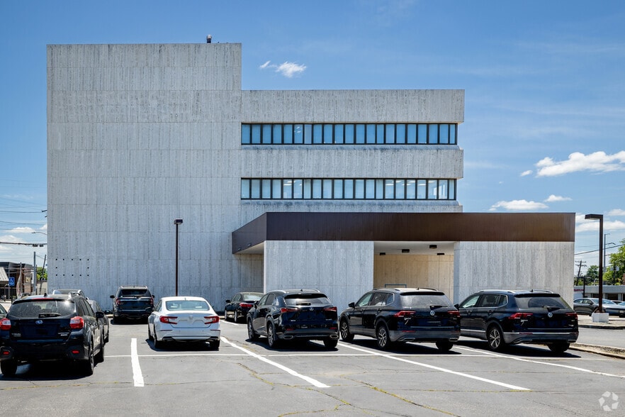 More Photos Of 50 Jackson Ave, Syosset Medical For Lease