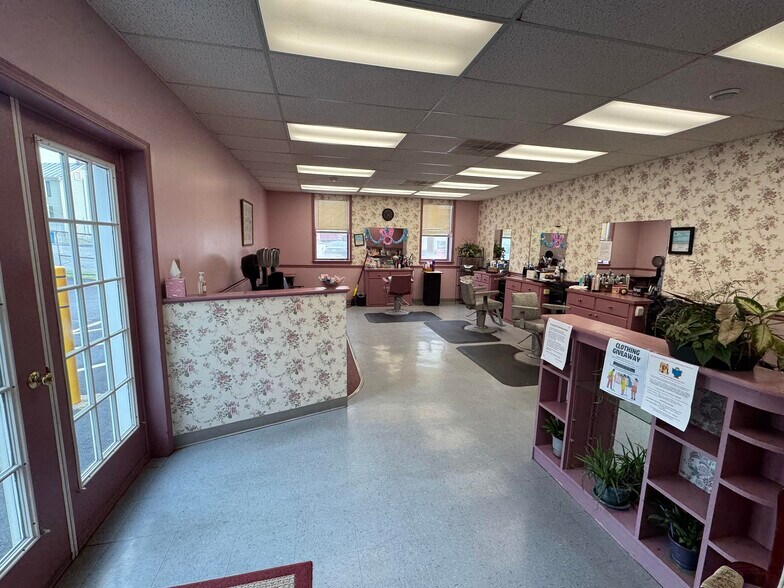 More Photos Of 100 N Buckmarsh St, Berryville Office For Lease