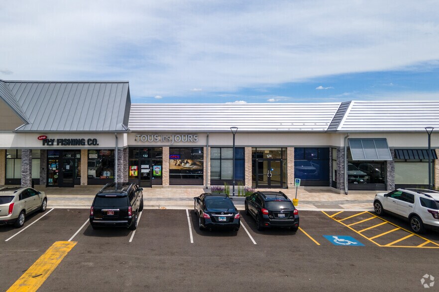 More Photos Of 1512 N Naper Blvd, Naperville General Retail For Lease