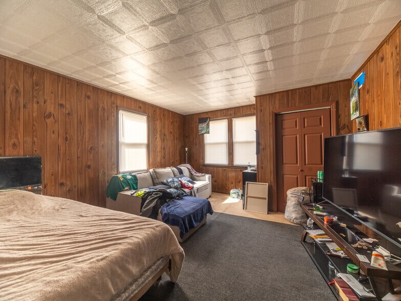 More Photos Of 121 Regent St, Port Chester Funeral Home For Sale