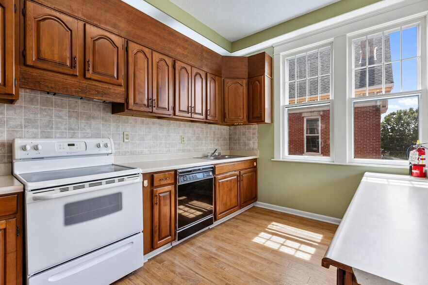 More Photos Of 1542 Frederica St, Owensboro Office Residential For Sale