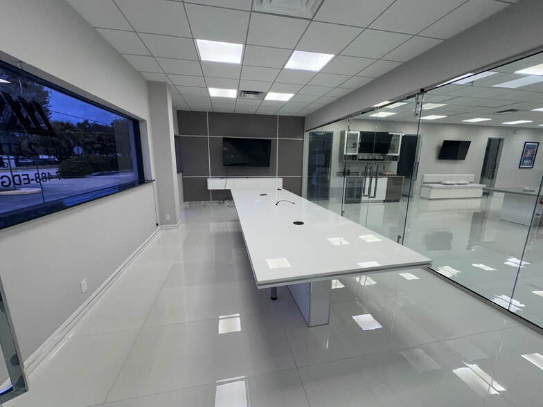 More Photos Of 10130-10188 NW 47th St, Sunrise Light Manufacturing For Sale
