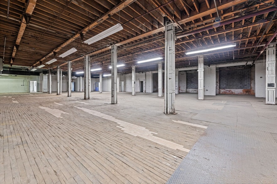 More Photos Of 4444 Lawton Ave, Detroit Warehouse For Sale