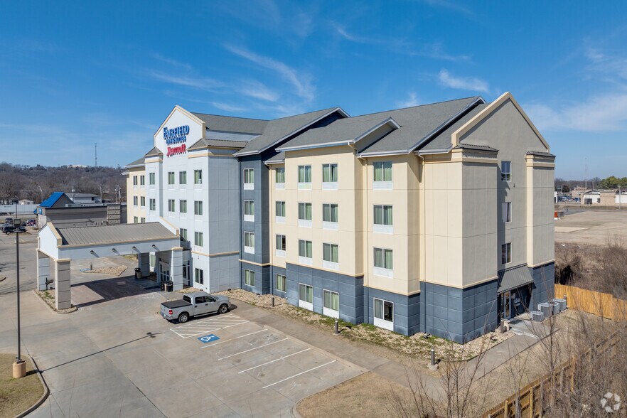 Primary Photo Of 1650 N 32nd St, Muskogee Hospitality For Sale