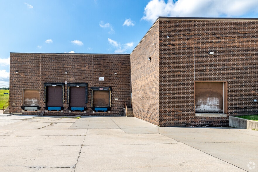 More Photos Of 3127 SW 61st St, Des Moines Warehouse For Lease