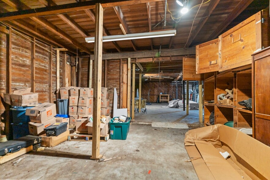 More Photos Of 403 W Sterling St, Baytown Funeral Home For Sale