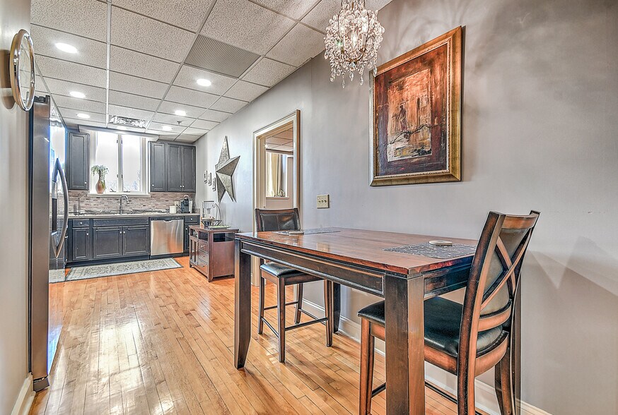 More Photos Of 220 Broad St, Kingsport Flex For Sale