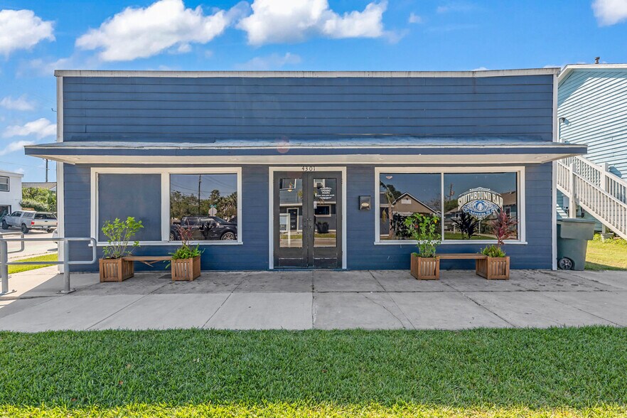 More Photos Of 4301 Avenue S, Galveston Storefront For Sale