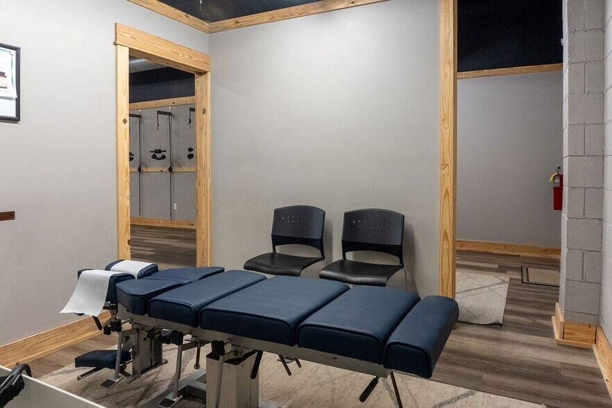 More Photos Of 214 S Church St, Dublin Flex For Sale