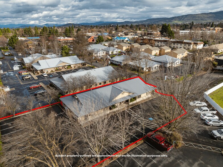 More Photos Of 925 Town Centre Dr, Medford Medical For Lease