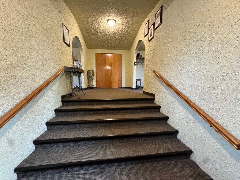 More Photos Of 210 5th Ave NW, Mandan Specialty For Sale
